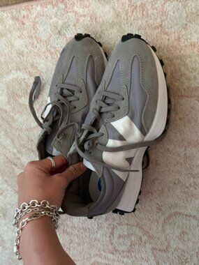 new balance grey white sneakers  size womens 9 mens 7.5 worn once